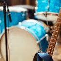 Popband 50+ zoekt drummer en 2e gitarist